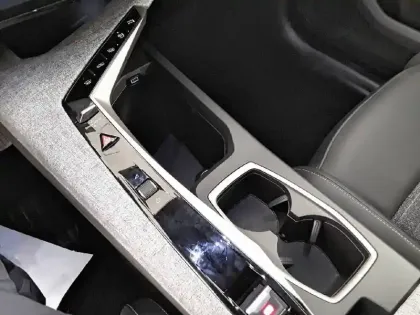 Photo 56 Peugeot 3008  Hybrid 136 e-DCS6