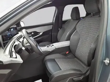 Photo 124 Peugeot 3008  Hybrid 136 e-DCS6