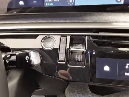 Photo 13 Peugeot 3008  Hybrid 136 e-DCS6