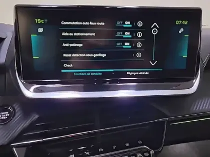 Photo 24 Peugeot 2008  Electrique 136 ch