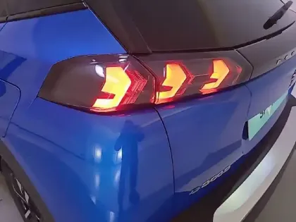 Photo 16 Peugeot 2008  Electrique 136 ch