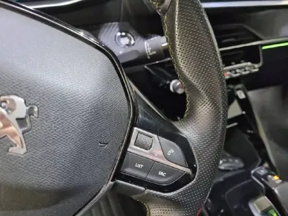 Photo 30 Peugeot 2008  Electrique 136 ch