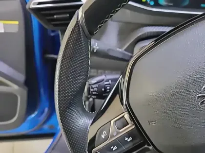 Photo 29 Peugeot 2008  Electrique 136 ch