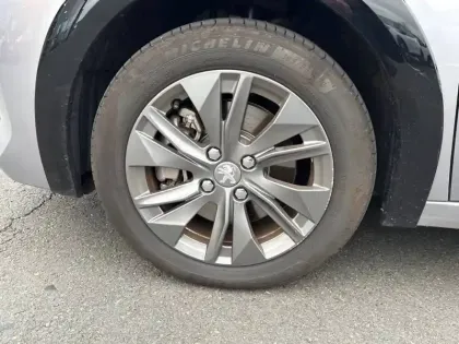 Photo 12 Peugeot 208  Electrique 50 kWh 136ch