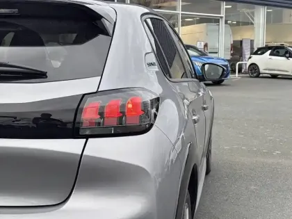 Photo 16 Peugeot 208  Electrique 50 kWh 136ch