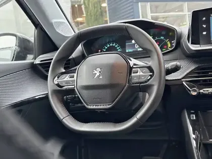 Photo 8 Peugeot 208  Electrique 50 kWh 136ch