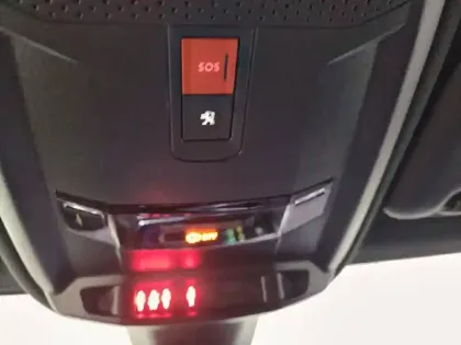 Photo 24 Peugeot 208  PureTech 100 S&S BVM6