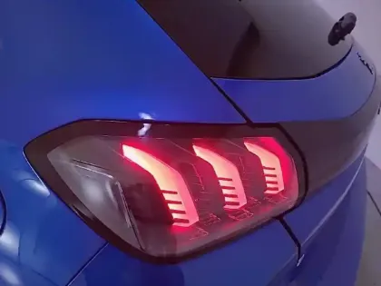 Photo 16 Peugeot 208  PureTech 100 S&S BVM6