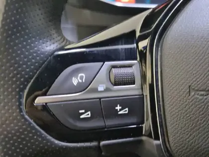 Photo 26 Peugeot 208  PureTech 100 S&S BVM6