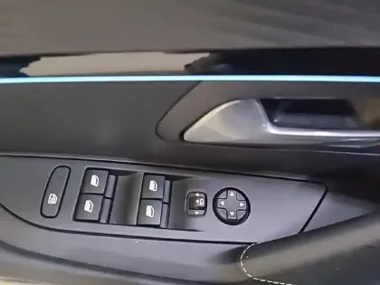 Photo 30 Peugeot 208  PureTech 100 S&S BVM6