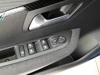 Photo 42 Peugeot 208  Electrique 50 kWh 136ch