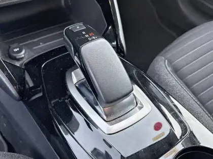 Photo 13 Peugeot 208  Electrique 50 kWh 136ch