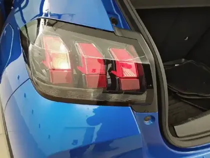 Photo 37 Peugeot 208  Electrique 50 kWh 136ch