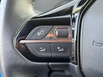 Photo 18 Peugeot 208  Electrique 50 kWh 136ch