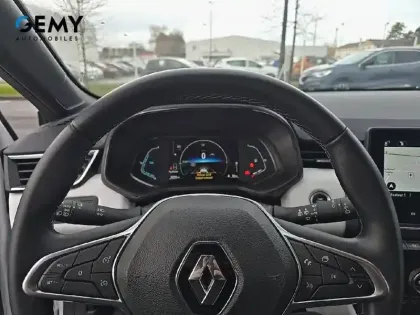 Photo 13 Renault Clio  E-Tech full hybrid 145