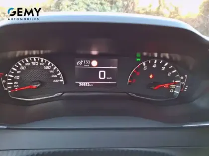 Photo 27 Peugeot 2008  PureTech 100 S&S BVM6