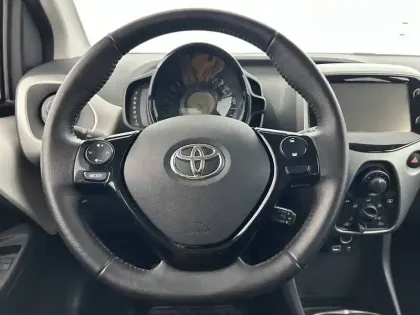 Photo 39 Toyota Aygo Gén. II Ph1 x-play 5