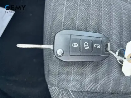 Photo 14 Peugeot 208  PureTech 75 S&S BVM5