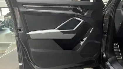 Photo 21 Audi Q3  45 TFSIe 245 ch S tronic 6