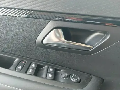 Photo 19 Peugeot 208  PureTech 100 S&S BVM6