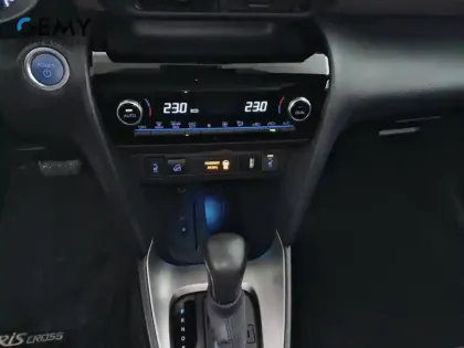 Photo 12 Toyota Yaris  Cross Hybride 116h AWD-i