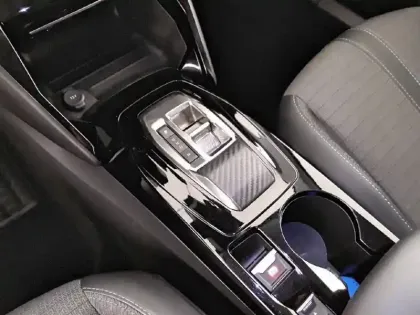 Photo 13 Peugeot 2008  BlueHDi 130 S&S EAT8