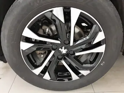 Photo 12 Peugeot 2008  BlueHDi 130 S&S EAT8