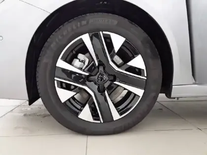 Photo 12 Peugeot 208  Hybrid 100 e-DCS6