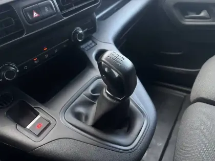 Photo 12 Peugeot Partner  FOURGON STANDARD 650 KG BLUEHDI 100 S&S BVM5