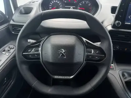 Photo 9 Peugeot Partner  FOURGON STANDARD 650 KG BLUEHDI 100 S&S BVM5