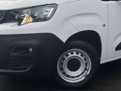 Photo 2 Peugeot Partner  FOURGON STANDARD 650 KG BLUEHDI 100 S&S BVM5