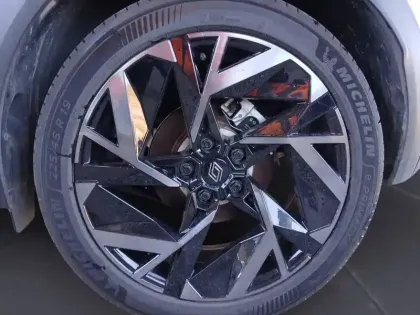 Photo 8 Renault Captur  E-Tech full hybrid 145 ch