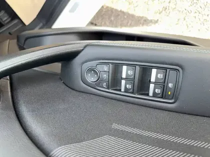 Photo 20 Renault Captur  E-Tech full hybrid 145 ch