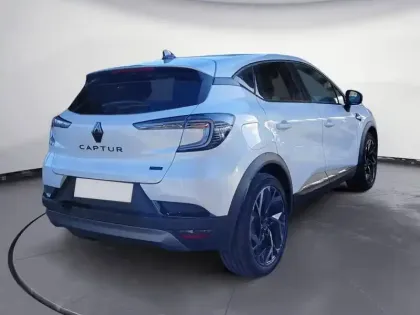Photo 4 Renault Captur  E-Tech full hybrid 145 ch