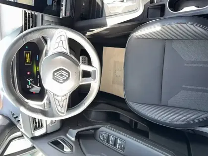 Photo 16 Renault Captur  E-Tech full hybrid 145 ch