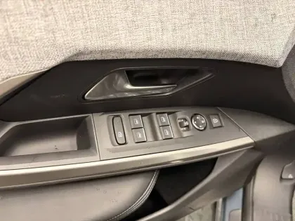 Photo 58 Peugeot 3008  Hybrid 145 e-DCS6