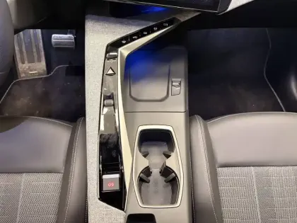 Photo 67 Peugeot 3008  Hybrid 145 e-DCS6