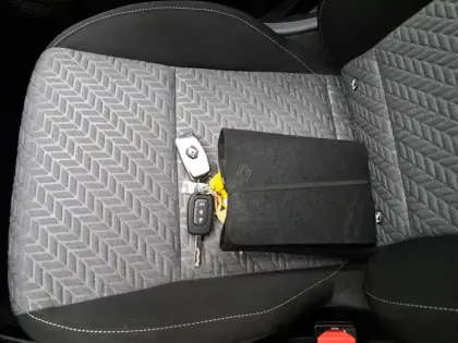 Photo 38 Renault Clio  E-Tech full hybrid 145