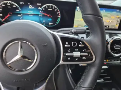 Photo 12 Mercedes Classe A  250 e 8G-DCT