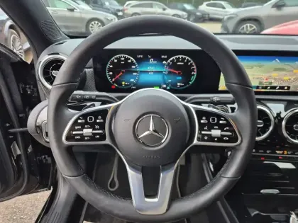 Photo 11 Mercedes Classe A  250 e 8G-DCT