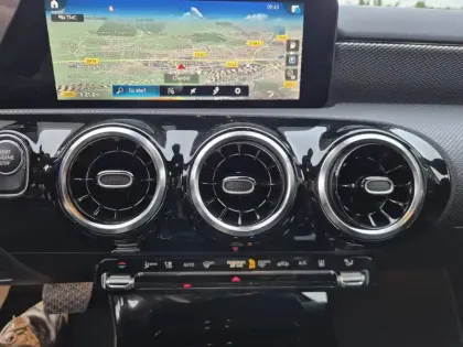 Photo 14 Mercedes Classe A  250 e 8G-DCT