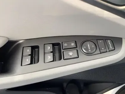 Photo 13 Hyundai Ioniq  Plug-in 141 ch