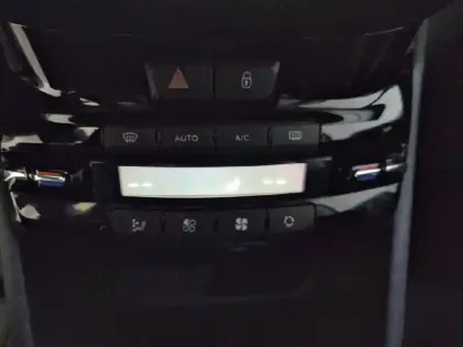 Photo 55 Peugeot 208  PureTech 82ch S&S BVM5