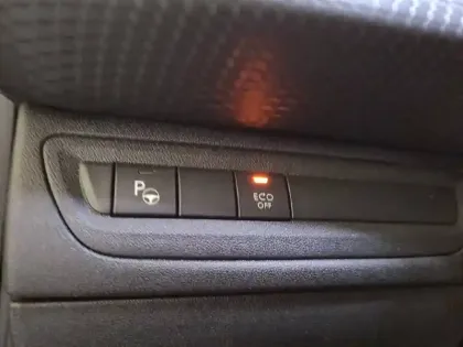 Photo 60 Peugeot 208  PureTech 82ch S&S BVM5