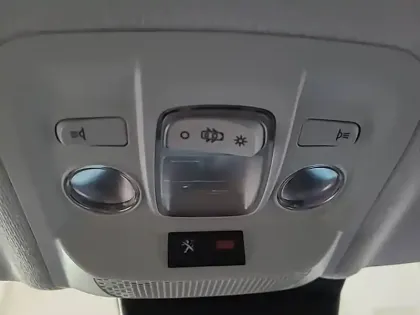 Photo 56 Peugeot 208  PureTech 82ch S&S BVM5