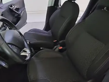 Photo 10 Peugeot 208  PureTech 82ch S&S BVM5