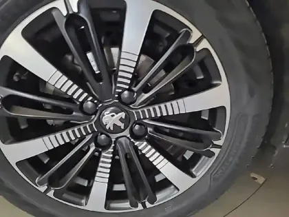 Photo 43 Peugeot 208  PureTech 82ch S&S BVM5