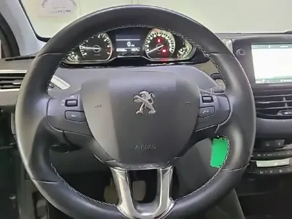 Photo 8 Peugeot 208  PureTech 82ch S&S BVM5