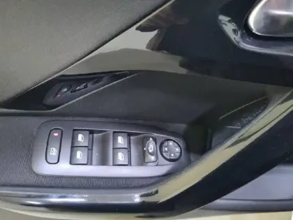 Photo 61 Peugeot 208  PureTech 82ch S&S BVM5