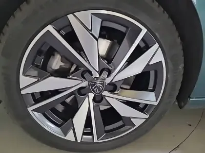 Photo 12 Peugeot 308  SW BlueHDi 130ch S&S EAT8